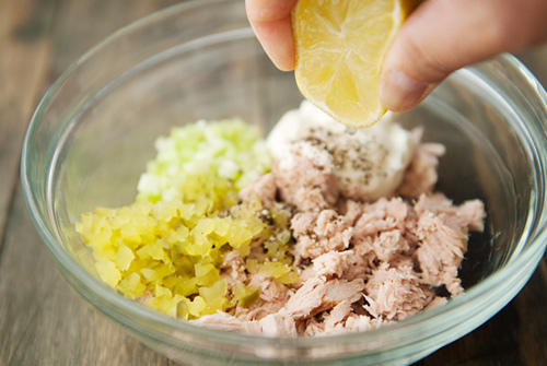 Bữa sáng 10 phút bánh mì kẹp cá ngừ - 3