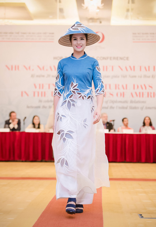 HH Ngọc Hân lộng lẫy làm vedette cho NTK Minh Hạnh - 5