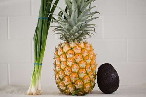 Tập trồng hành lá, dứa, bơ đơn giản trong cốc tại nhà - 1