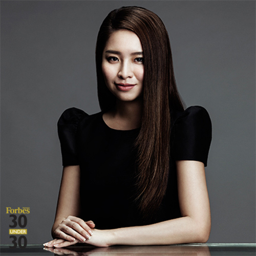 5 nhà thiết kế nữ Việt có vẻ đẹp - độc hơn người - 14