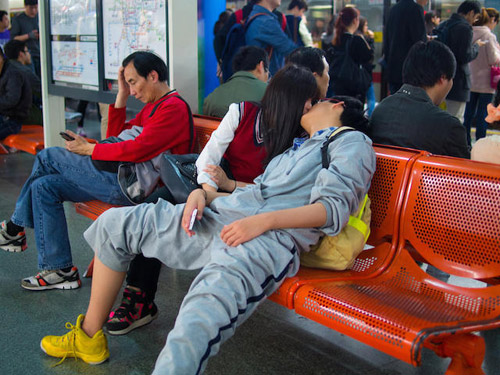 Nhiếp ảnh gia với sở thích chụp ảnh nụ hôn trên tàu - 12