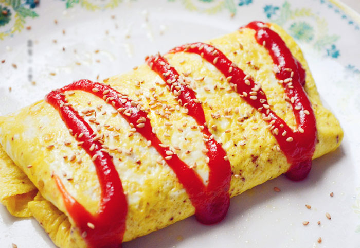 Trứng bọc cơm chiên ngon miệng ngày mát trời - 5