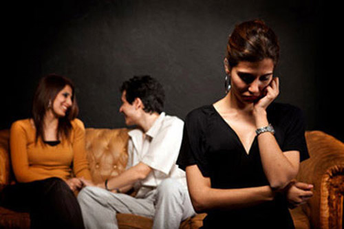 Anh lừa tôi đưa bồ về nhà sống chung - 2