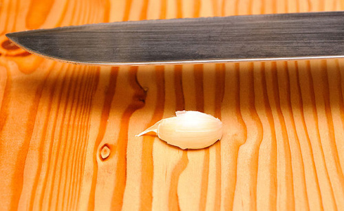 3 cách bóc tỏi đơn giản cho chị em - 10