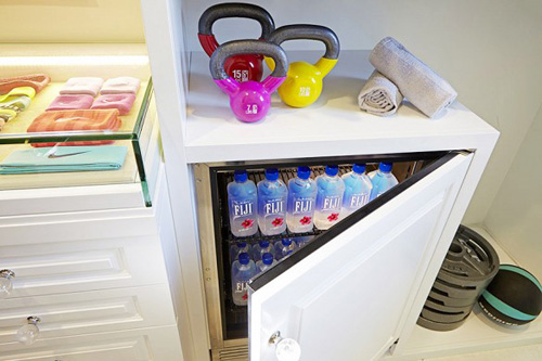 Tủ đồ thể thao 400 tỷ của em gái Kim "siêu vòng 3" - 9