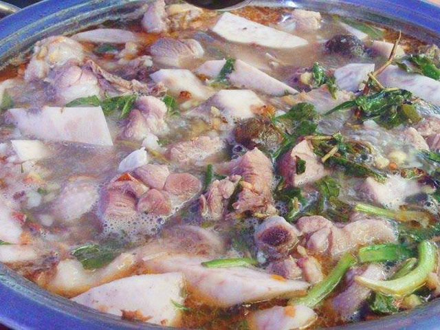 Mát trời đi ăn lẩu vịt om sấu khu Thành Công - 5