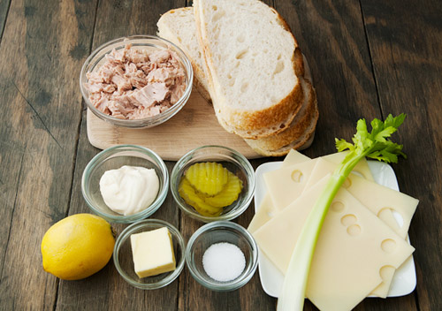 Bữa sáng 10 phút bánh mì kẹp cá ngừ - 1