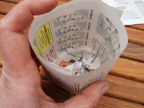 Trồng cây gieo hạt bằng giấy báo cũ thật tiện dụng - 7