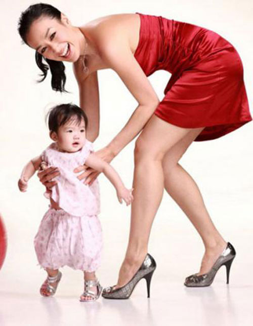 Top 6 bà mẹ đơn thân quyến rũ nhất Cbiz - 3