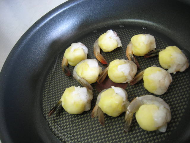 Tôm bọc khoai tây ngon ngất ngây - 4