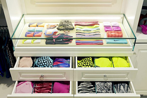 Tủ đồ thể thao 400 tỷ của em gái Kim "siêu vòng 3" - 4