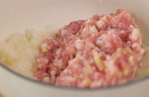 Xôi bọc củ sen hấp: Bữa sáng lạ miệng mà ngon! - 5