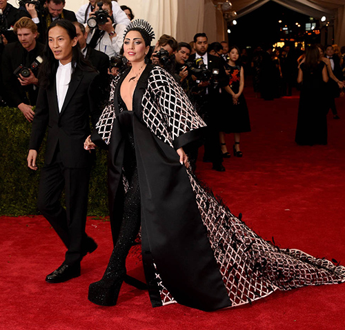 Alexander Wang bất ngờ rời khỏi "ngôi vương" ở Balenciaga - 2