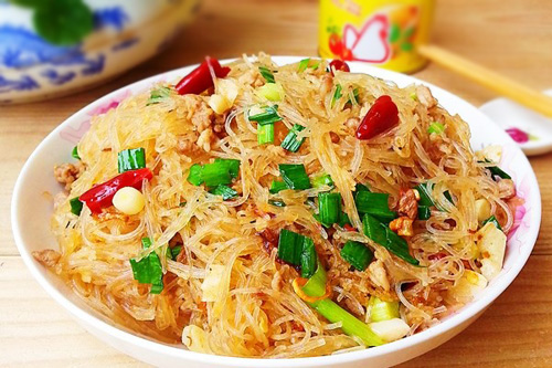 Bữa sáng giản dị với miến xào thịt băm - 9