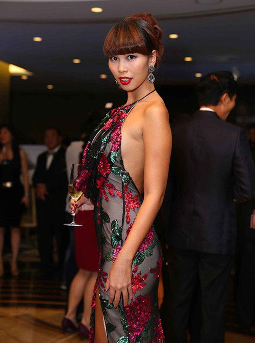 Váy áo gợi cảm "chết người" của Hà Anh khi còn độc thân - 7