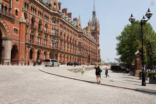 Choáng ngợp nhà sang trong tháp đồng hồ cổ trăm năm - 2