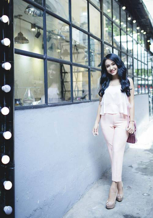 Vân Hugo sút cân không phanh vì quá tham việc - 11