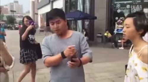 Cô gái đi hẹn hò bị đánh vì không giống ảnh trên mạng - 2