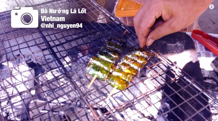 Bò nướng lá lốt Việt Nam là món ăn đường phố nổi tiếng - 4