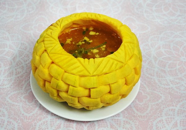 Tỉa quả bí thành bát đựng canh đẹp mắt - 14