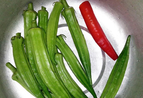 Đậu bắp xào trứng đơn giản, ngon cơm - 1