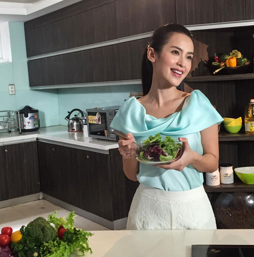 Tú Vi: "Không sợ già trước Văn Anh khi chỉ kém 2 tuổi" - 10