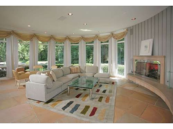 Không gian kỉ niệm của mẹ con Whitney Houston lúc sinh thời - 6