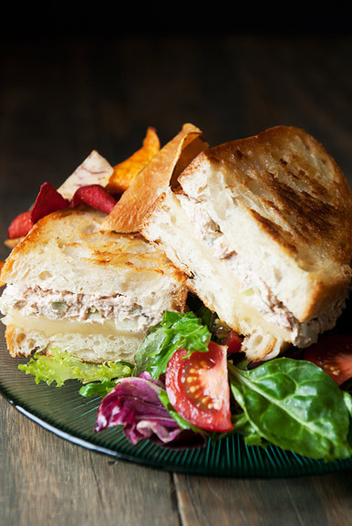 Bữa sáng 10 phút bánh mì kẹp cá ngừ - 8