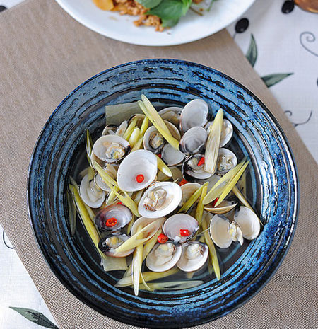 Ngao hấp sả gừng cho chị em nhâm nhi - 5