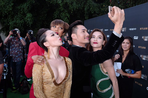 Hà Hồ lộng lẫy, Tóc Tiên căng mọng bên Tyra Banks - 2