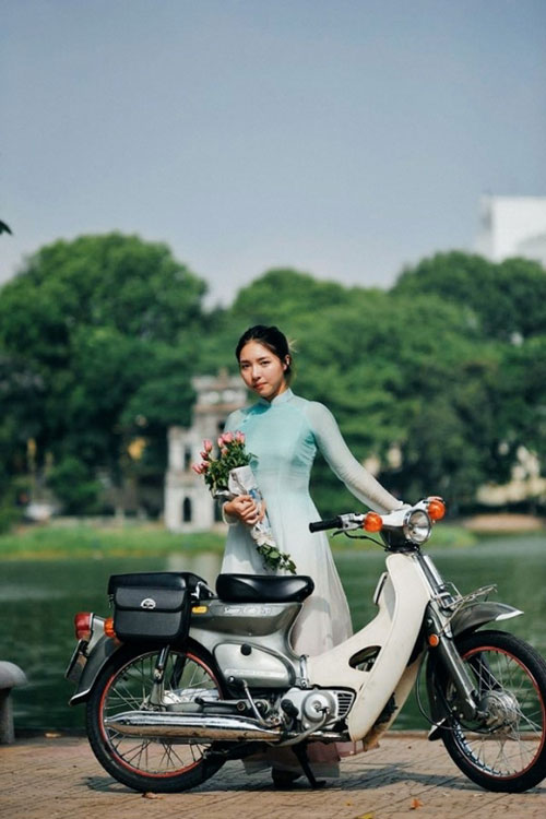 Vẻ đẹp lạ lùng ấn tượng của con gái NSND Lê Khanh - 1