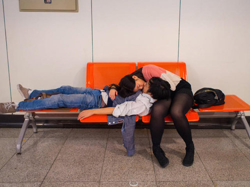 Nhiếp ảnh gia với sở thích chụp ảnh nụ hôn trên tàu - 2