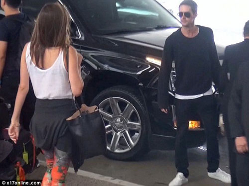 Miranda Kerr bị bắt gặp "tay trong tay" với tỷ phú trẻ - 10