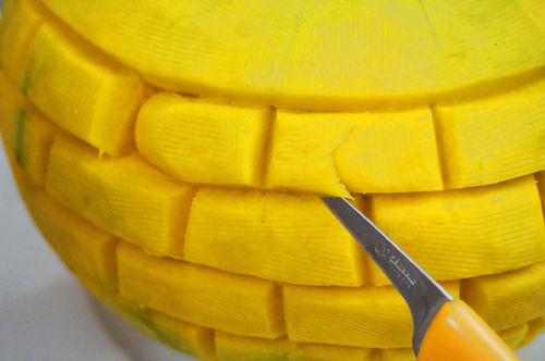 Tỉa quả bí thành bát đựng canh đẹp mắt - 7