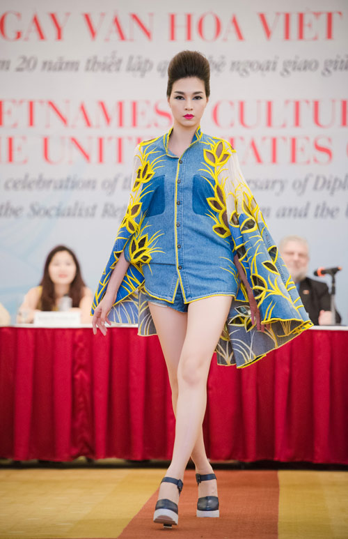 HH Ngọc Hân lộng lẫy làm vedette cho NTK Minh Hạnh - 13