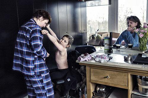 Cuộc sống phía sau của cặp vợ chồng là diễn viên phim cấp 3 - 10