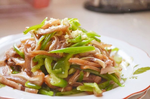 Tai heo xào ớt xanh giòn giòn đã miệng - 6