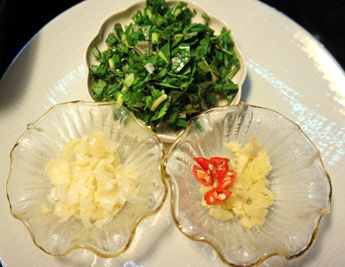 Bao tử cá ba sa xào dưa cải chua trôi cơm - 4