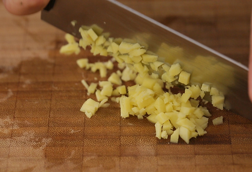 Xôi bọc củ sen hấp: Bữa sáng lạ miệng mà ngon! - 3