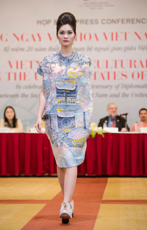 HH Ngọc Hân lộng lẫy làm vedette cho NTK Minh Hạnh - 14