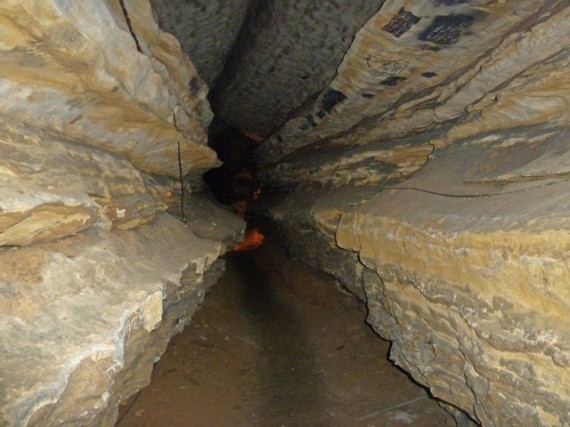 Bí ẩn lời đồn đại về "hồn ma" cô bé đơn độc trong hang Mark Twain 2 Bí ẩn lời đồn đại về "hồn ma" cô bé đơn độc trong hang Mark Twain 2