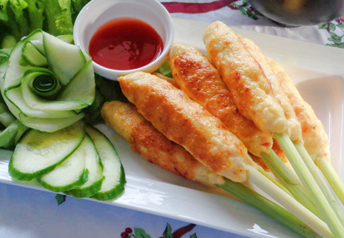 Chả tôm bọc sả nướng chảo thơm lừng gian bếp - 7