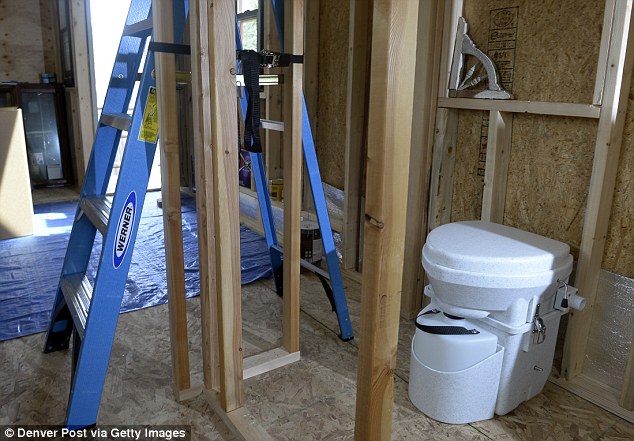 Cô gái trẻ từ bỏ mọi thứ chuyển về sống trong nhà 15m2 - 4