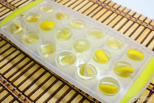 5 phút làm đá chanh khử mùi hôi thùng rác - 6