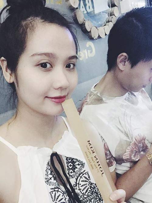 Huyền Lizzie: Bầu 7 tháng vẫn xinh lung linh - 4