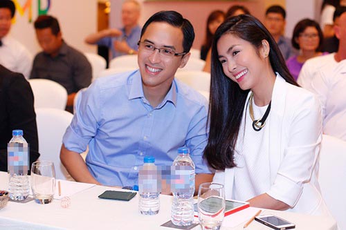 So phong độ những ông chồng trẻ đại gia ít biết của sao Việt - 19