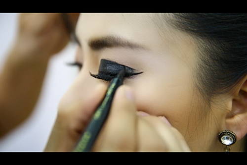 Cách trang điểm mắt mèo quyến rũ mê hồn - 3