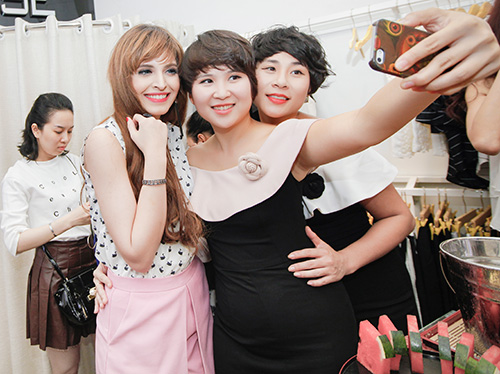 Andrea đọ dáng cùng siêu mẫu Khánh Ngọc - 11