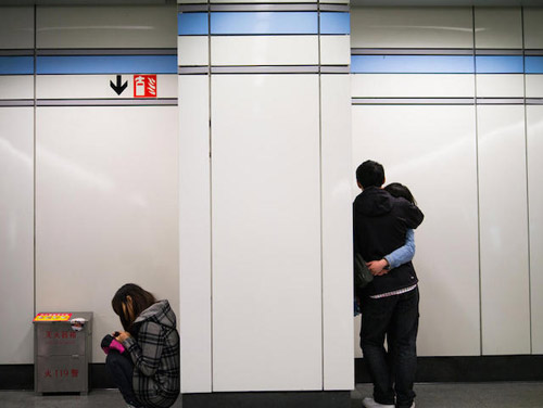 Nhiếp ảnh gia với sở thích chụp ảnh nụ hôn trên tàu - 10