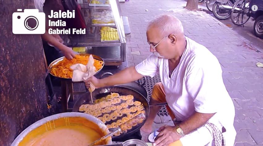 Bò nướng lá lốt Việt Nam là món ăn đường phố nổi tiếng - 8